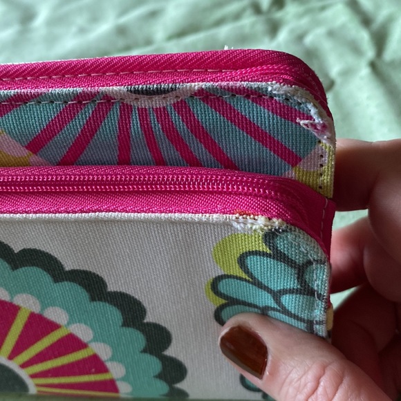 ThirtyOne Wallet has a hook you could add a wristlet strap - Picture 8 of 8